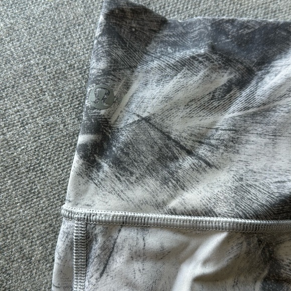 Lululemon legging tights size 6 - Picture 2 of 3